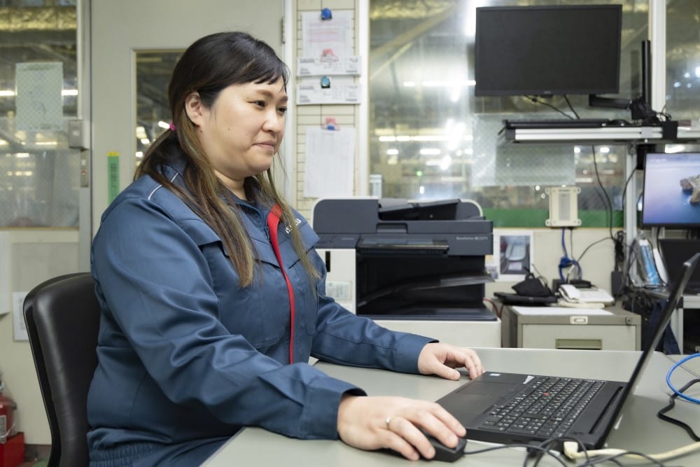 先輩社員が作業中の様子
